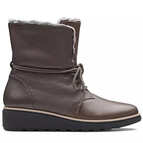 NEW Clarks Shannon Pearl Taupe Leather Lace Up Bootie Boot with Faux Fur Lining - Picture 3 of 17